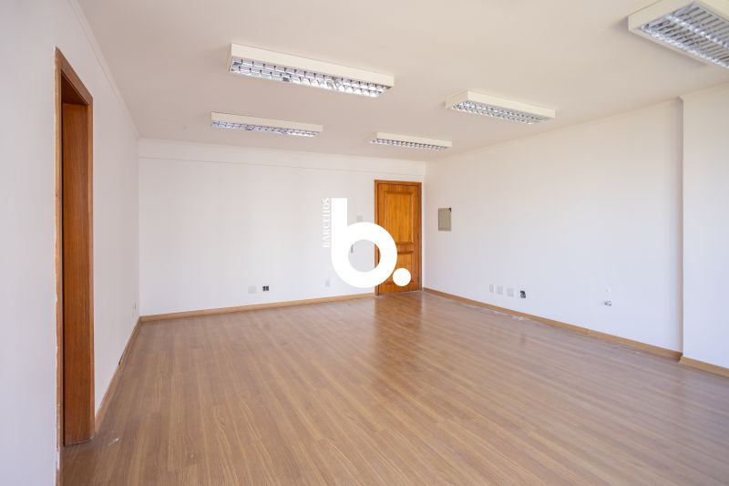 Sala com 1 banheiro e 45m² para alugar no bairro Petropolis, Porto Alegre