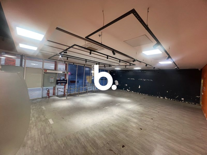Ampla loja com 350m² para locação na Av. Júlio de Castilhos