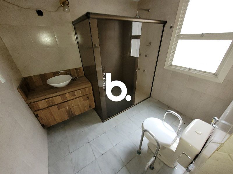 Apartamento amplo com 122 m²,2D sendo 1 suíte, 2 vagas e excelente padrão no Mont'Serrat