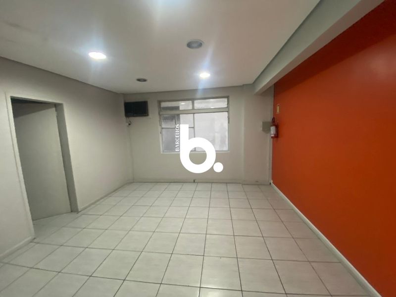 CONJUNTO COMERCIAL 1.356M² 3 ANDARES CENTRO
