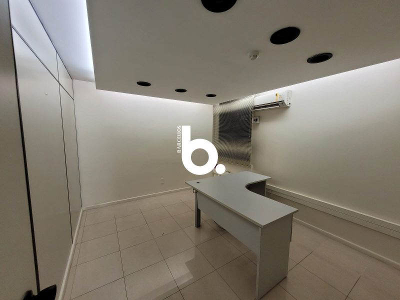 CONJUNTO COMERCIAL 1.356M² 3 ANDARES CENTRO