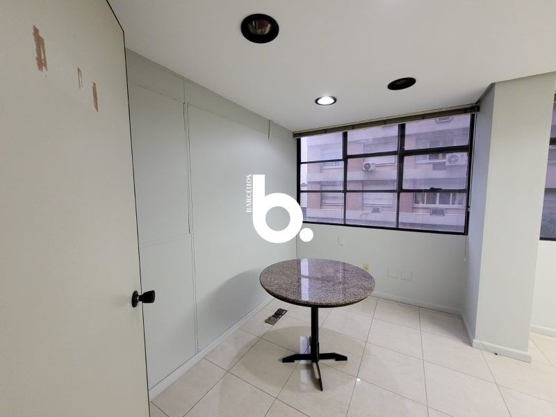 CONJUNTO COMERCIAL 1.356M² 3 ANDARES CENTRO