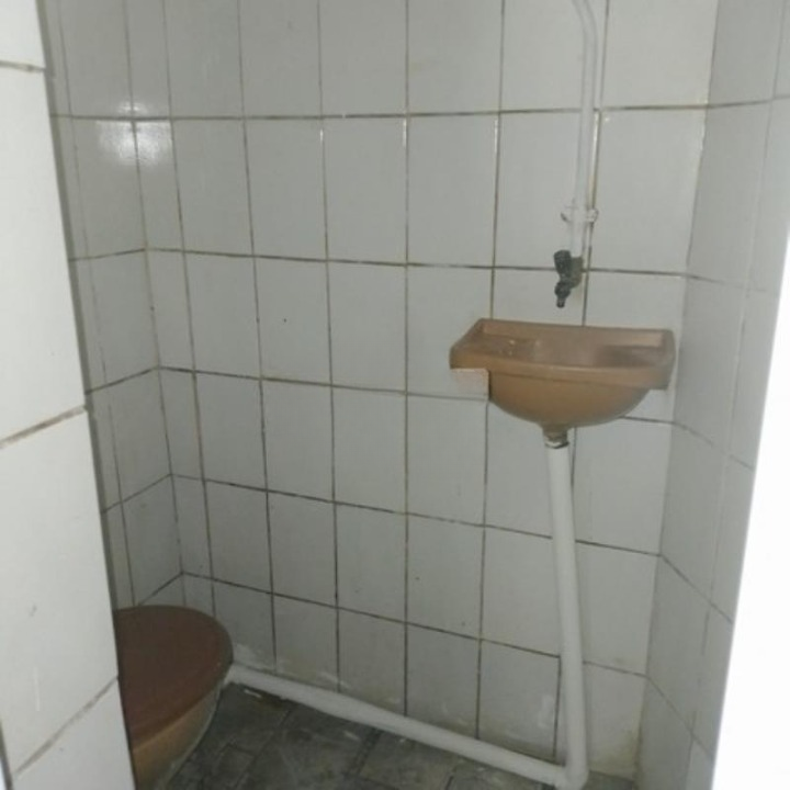 Loja De Calcada em frente a Praca Pinheiro Machado
