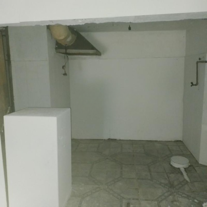 Loja De Calcada em frente a Praca Pinheiro Machado