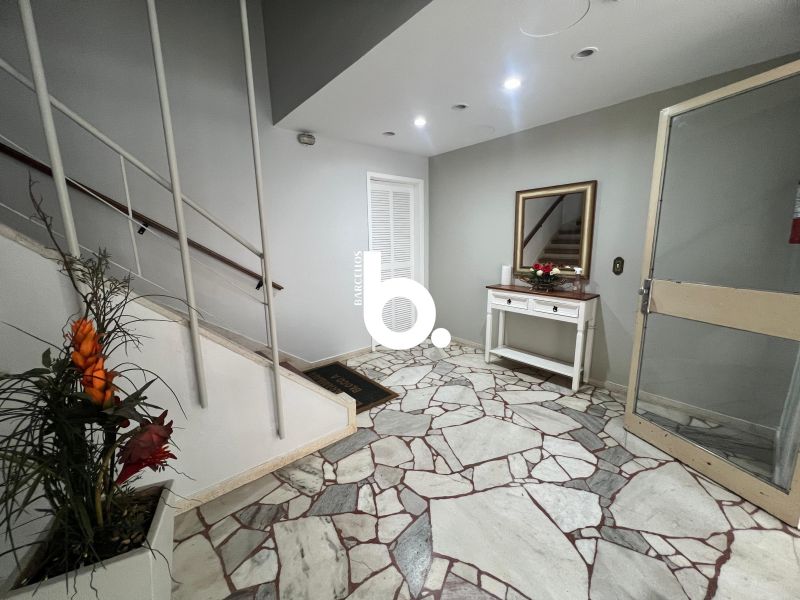Apartamento 2 Dormitórios Reformado com 83m² no Petrópolis