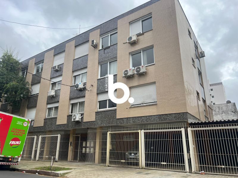Apartamento 2 Dormitórios Reformado com 83m² no Petrópolis