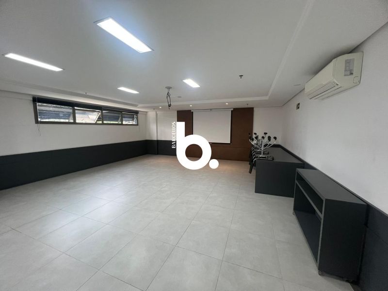 Sala com 1 banheiro e 45m² para alugar no bairro Petropolis, Porto Alegre