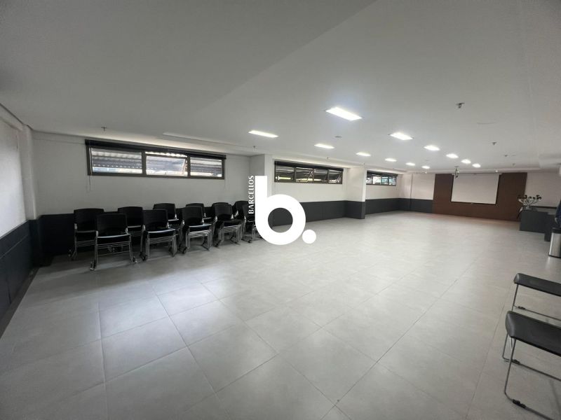 Sala com 1 banheiro e 45m² para alugar no bairro Petropolis, Porto Alegre