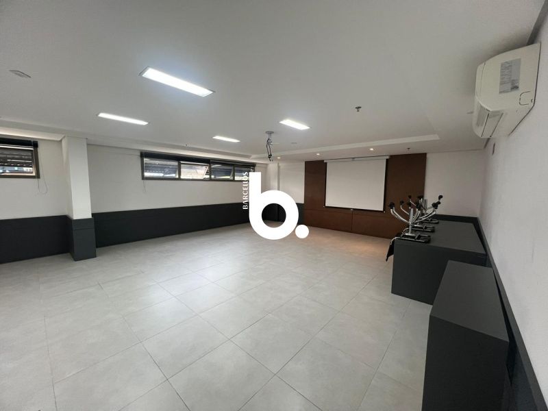 Sala com 1 banheiro e 45m² para alugar no bairro Petropolis, Porto Alegre