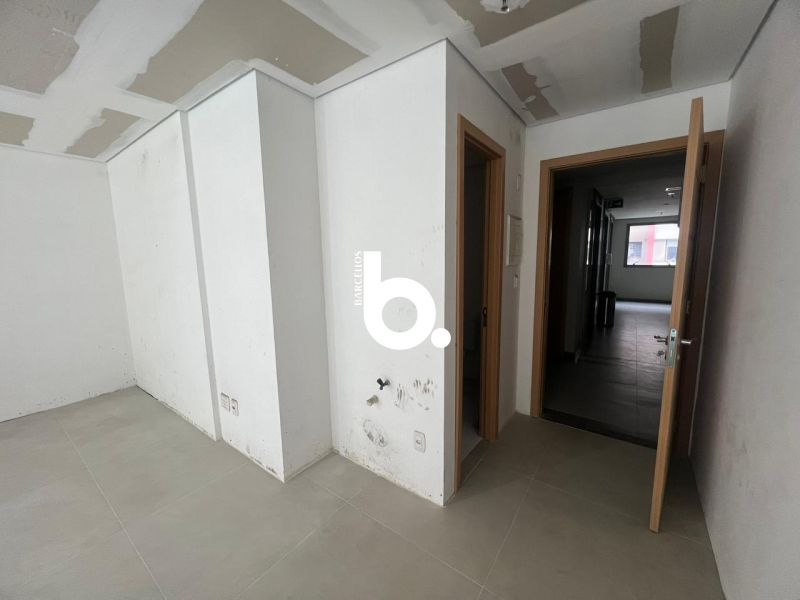 Sala com 1 banheiro e 45m² para alugar no bairro Petropolis, Porto Alegre
