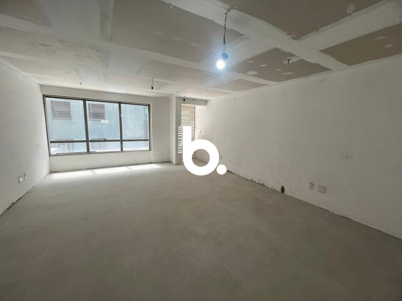 Sala com 1 banheiro e 45m² para alugar no bairro Petropolis, Porto Alegre