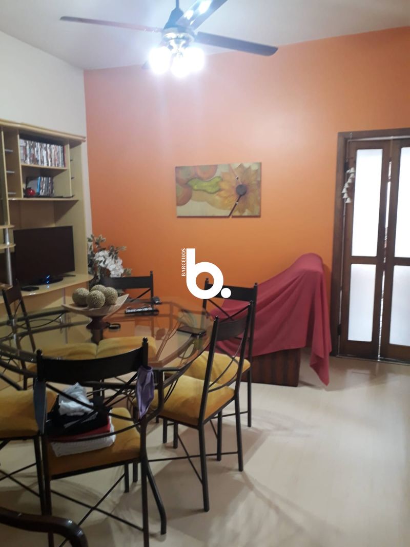 Excelente SOBRADO no bairro Mont Serrat
