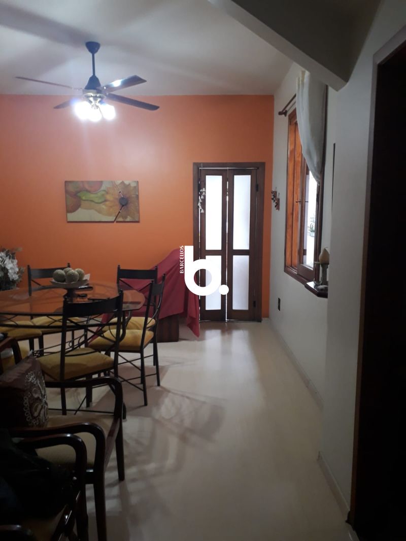 Excelente SOBRADO no bairro Mont Serrat