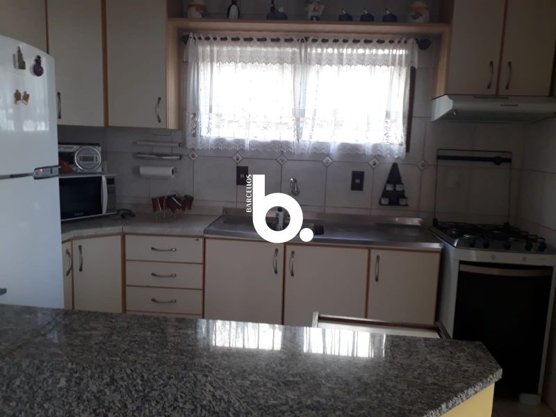 Excelente SOBRADO no bairro Mont Serrat