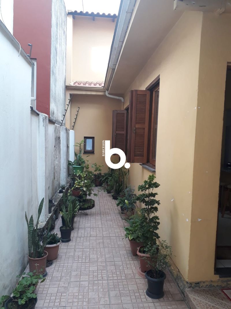 Excelente SOBRADO no bairro Mont Serrat