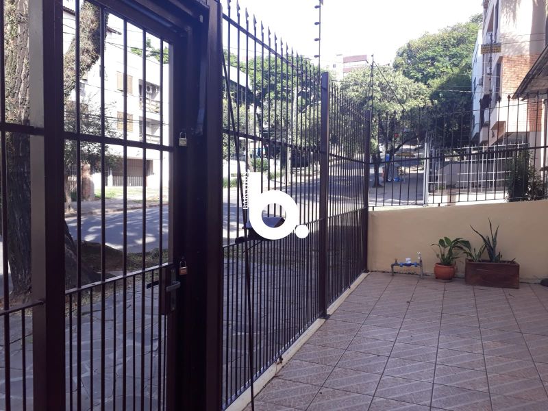 Excelente SOBRADO no bairro Mont Serrat