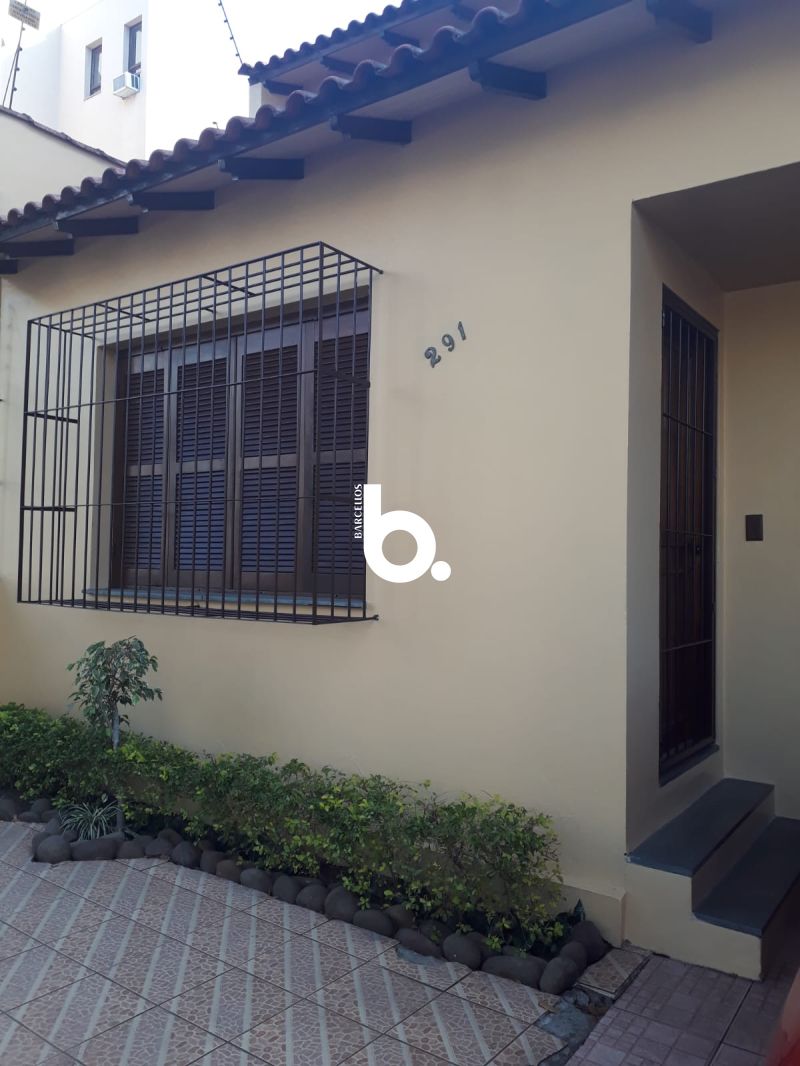 Excelente SOBRADO no bairro Mont Serrat