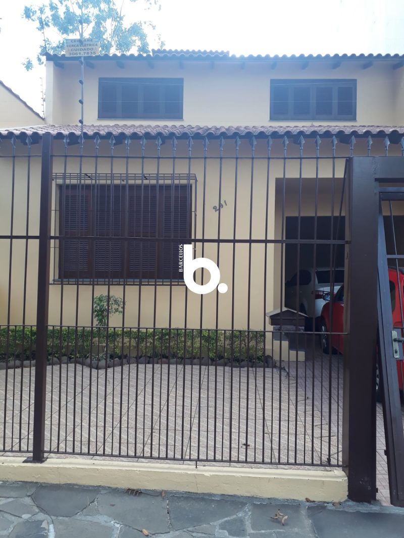Excelente SOBRADO no bairro Mont Serrat