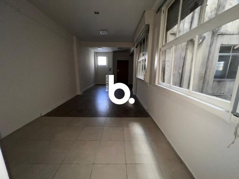 Sala comercial com 79m² de área privativa, localizada na Rua dos Andradas