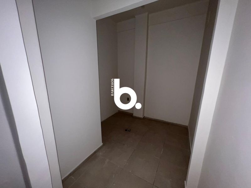 Sala comercial com 79m² de área privativa, localizada na Rua dos Andradas