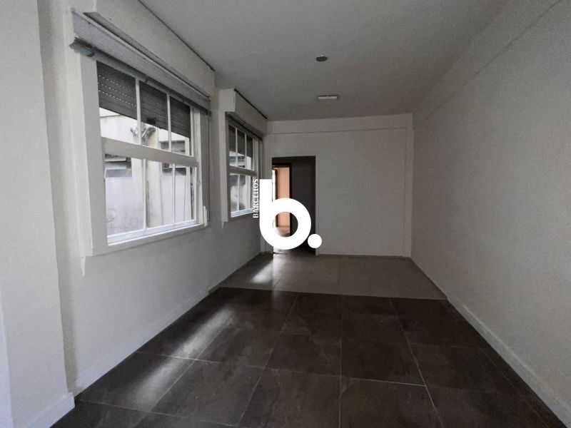 Sala comercial com 79m² de área privativa, localizada na Rua dos Andradas