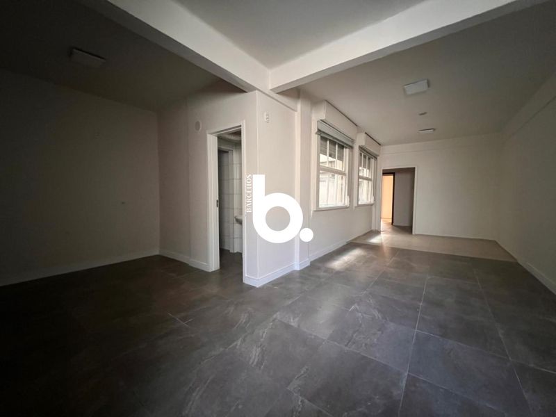 Sala comercial com 79m² de área privativa, localizada na Rua dos Andradas
