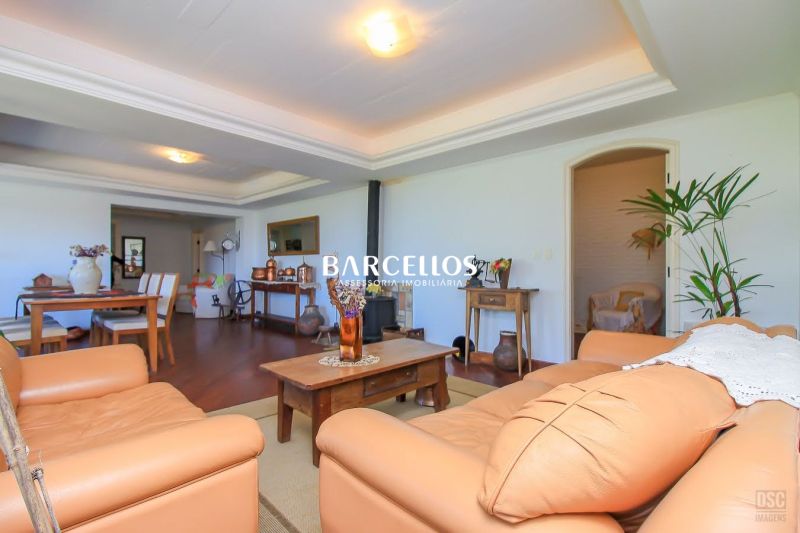 Casa com 3 quartos, 4 banheiros e 280m² à venda no bairro Ipanema, Porto Alegre
