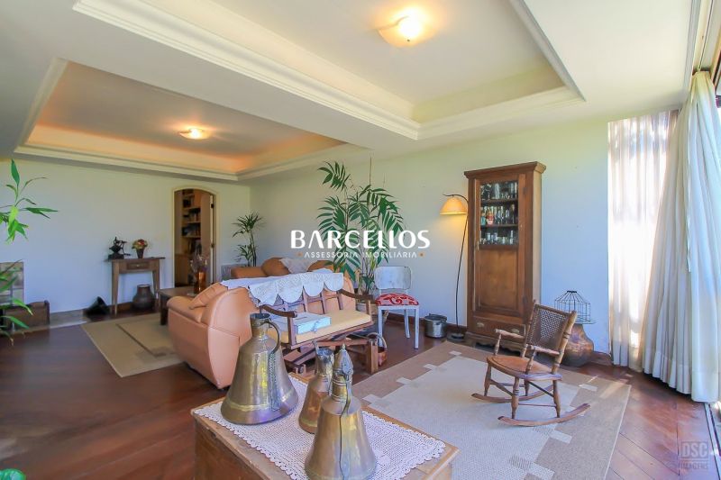Casa com 3 quartos, 4 banheiros e 280m² à venda no bairro Ipanema, Porto Alegre