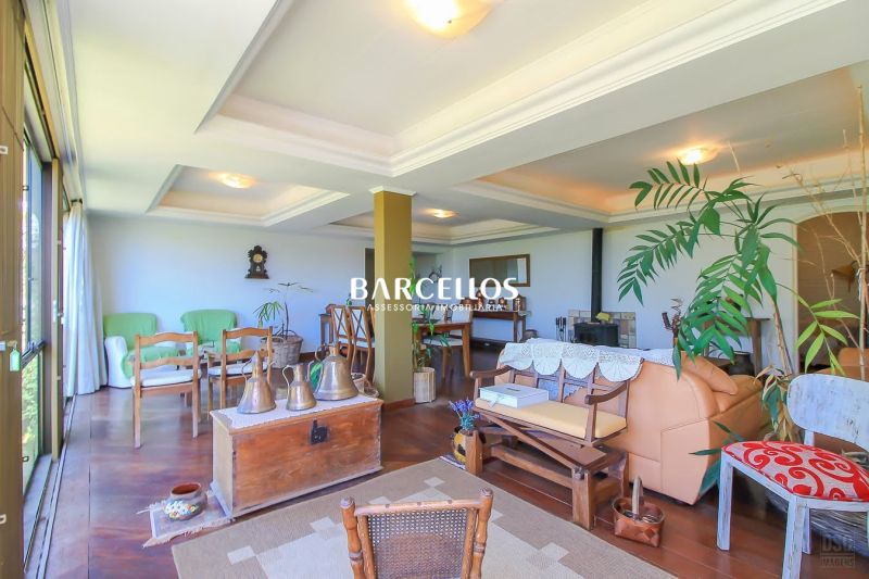 Casa com 3 quartos, 4 banheiros e 280m² à venda no bairro Ipanema, Porto Alegre