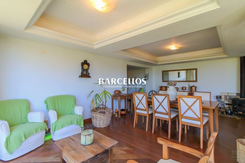 Casa com 3 quartos, 4 banheiros e 280m² à venda no bairro Ipanema, Porto Alegre