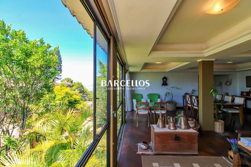 Casa com 3 quartos, 4 banheiros e 280m² à venda no bairro Ipanema, Porto Alegre
