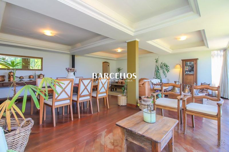 Casa com 3 quartos, 4 banheiros e 280m² à venda no bairro Ipanema, Porto Alegre