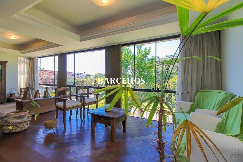 Casa com 3 quartos, 4 banheiros e 280m² à venda no bairro Ipanema, Porto Alegre