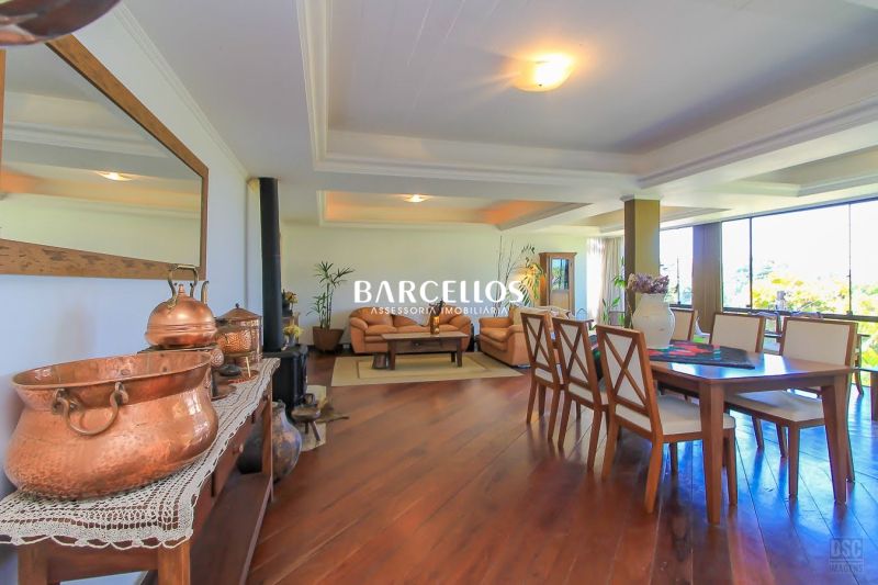 Casa com 3 quartos, 4 banheiros e 280m² à venda no bairro Ipanema, Porto Alegre