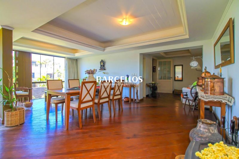 Casa com 3 quartos, 4 banheiros e 280m² à venda no bairro Ipanema, Porto Alegre