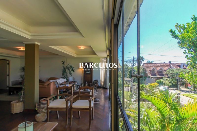 Casa com 3 quartos, 4 banheiros e 280m² à venda no bairro Ipanema, Porto Alegre