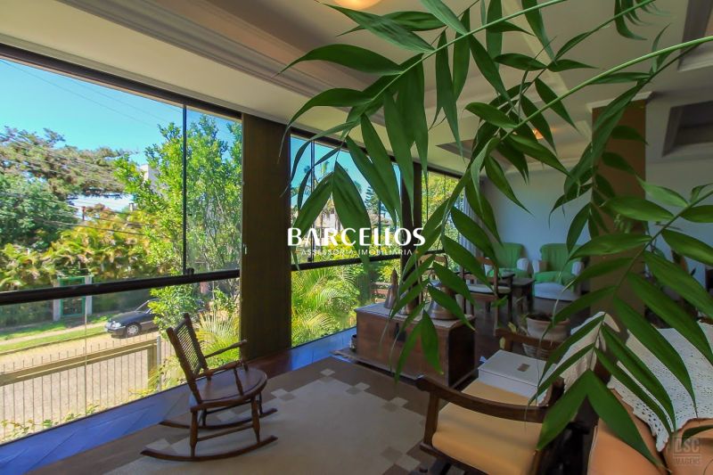 Casa com 3 quartos, 4 banheiros e 280m² à venda no bairro Ipanema, Porto Alegre