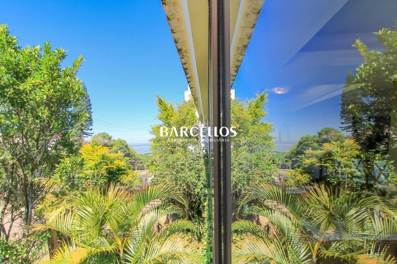 Casa com 3 quartos, 4 banheiros e 280m² à venda no bairro Ipanema, Porto Alegre