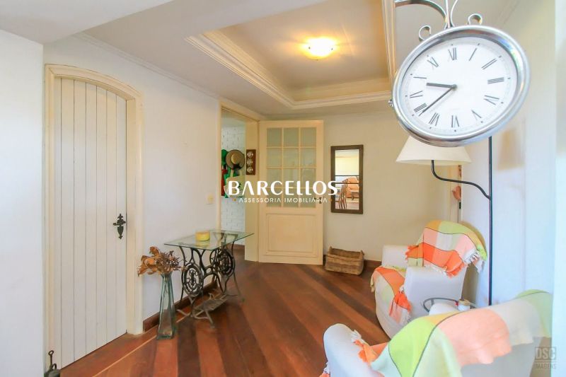Casa com 3 quartos, 4 banheiros e 280m² à venda no bairro Ipanema, Porto Alegre