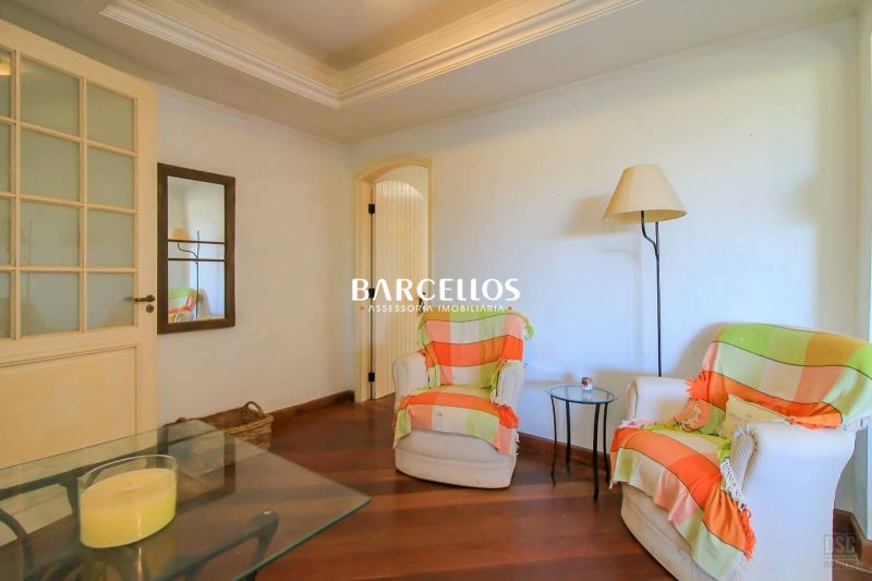 Casa com 3 quartos, 4 banheiros e 280m² à venda no bairro Ipanema, Porto Alegre