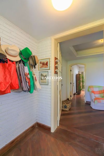 Casa com 3 quartos, 4 banheiros e 280m² à venda no bairro Ipanema, Porto Alegre