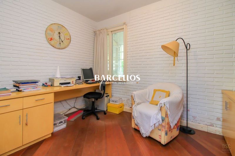 Casa com 3 quartos, 4 banheiros e 280m² à venda no bairro Ipanema, Porto Alegre