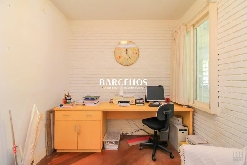Casa com 3 quartos, 4 banheiros e 280m² à venda no bairro Ipanema, Porto Alegre