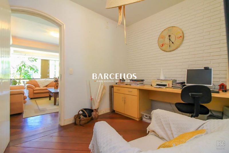 Casa com 3 quartos, 4 banheiros e 280m² à venda no bairro Ipanema, Porto Alegre