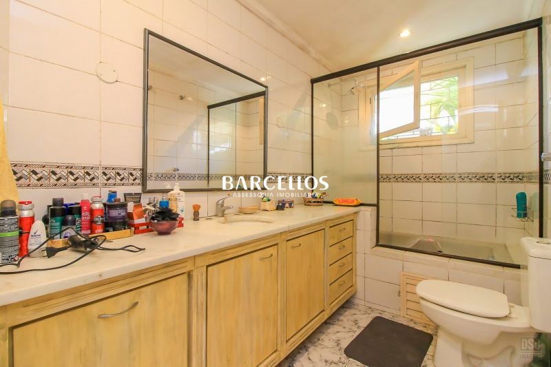 Casa com 3 quartos, 4 banheiros e 280m² à venda no bairro Ipanema, Porto Alegre