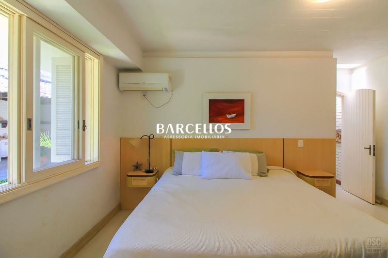 Casa com 3 quartos, 4 banheiros e 280m² à venda no bairro Ipanema, Porto Alegre