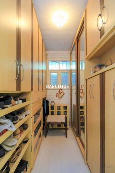 Casa com 3 quartos, 4 banheiros e 280m² à venda no bairro Ipanema, Porto Alegre