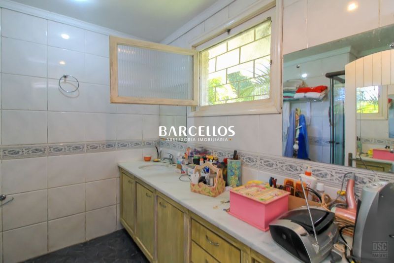 Casa com 3 quartos, 4 banheiros e 280m² à venda no bairro Ipanema, Porto Alegre