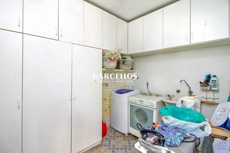 Casa com 3 quartos, 4 banheiros e 280m² à venda no bairro Ipanema, Porto Alegre