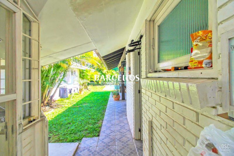Casa com 3 quartos, 4 banheiros e 280m² à venda no bairro Ipanema, Porto Alegre